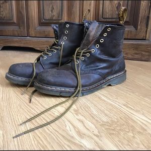 dr martens air cushioned sole shoes